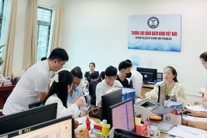 Tưng bừng ngày nhập học tại trường Cao đẳng Bách khoa Việt Nam